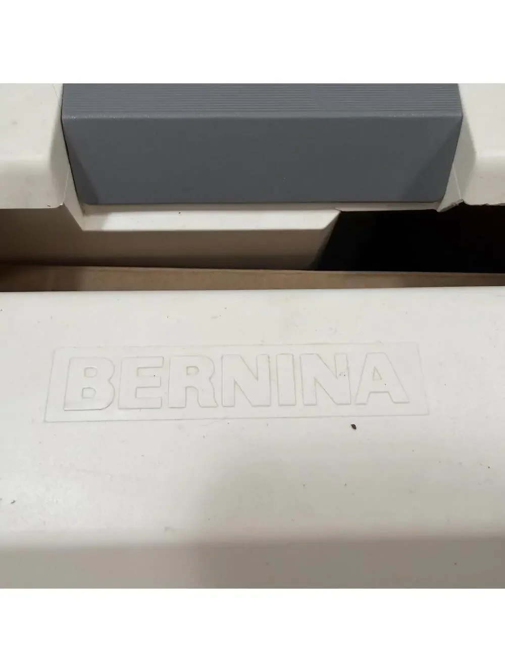 Bernina‎ 1031 Sewing Machine Carrying Case With Storage Compartments Cracked
